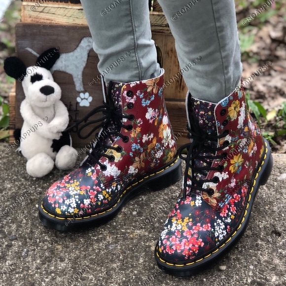 Dr. Martens Shoes - PERSONAL TRADE, DO NOT BUY. Thank you!